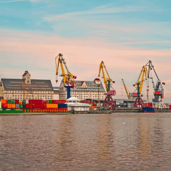 Импортное таможенное оформление в РФ (ИМ 40)